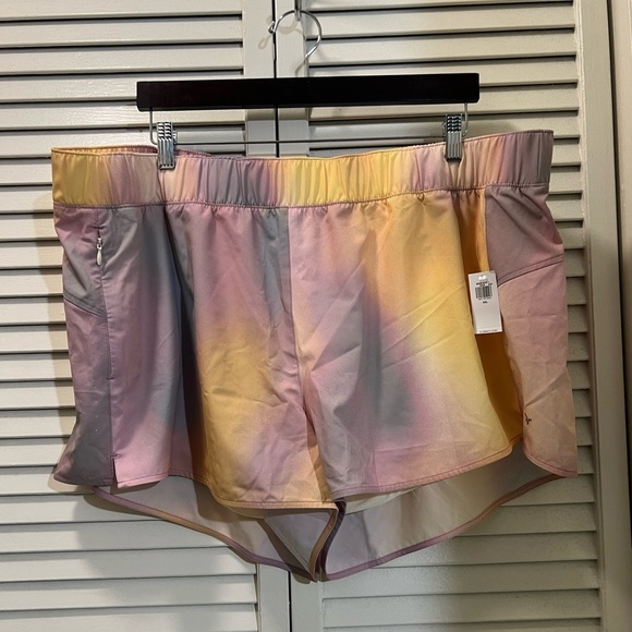 Old Navy Women’s Short - Picture 1 of 7